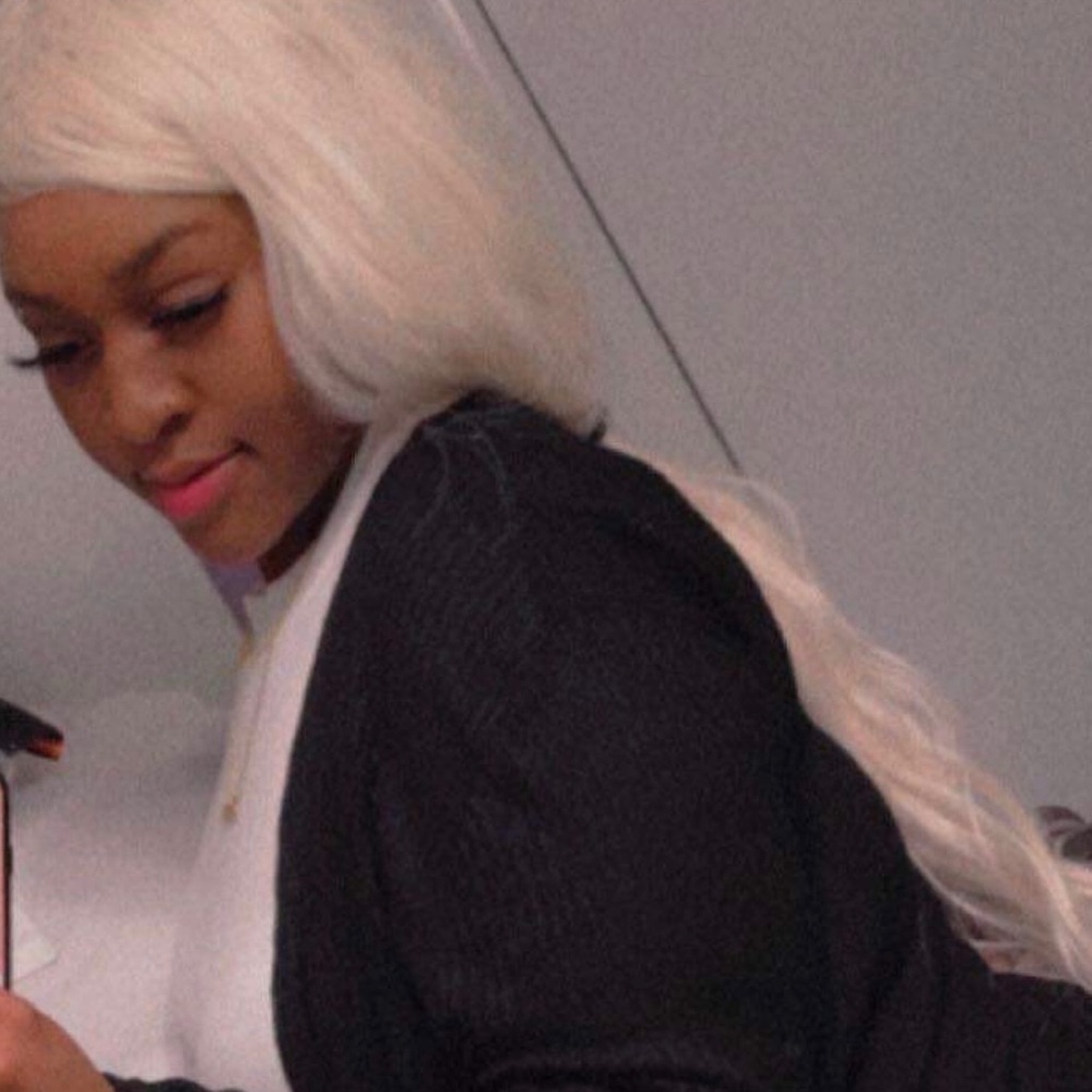 Meet your Posher, Shania